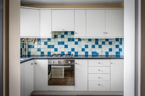 57 Barnfield Way, Oxted, RH8 9QG