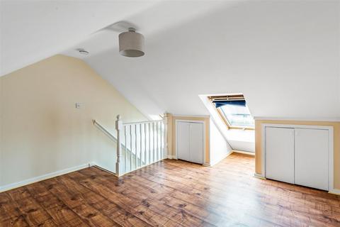 57 Barnfield Way, Oxted, RH8 9QG