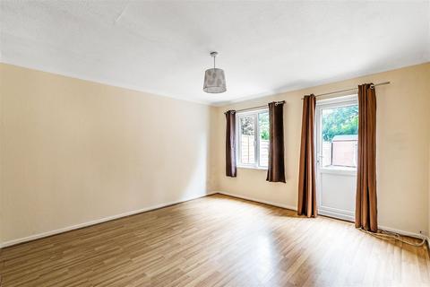 57 Barnfield Way, Oxted, RH8 9QG