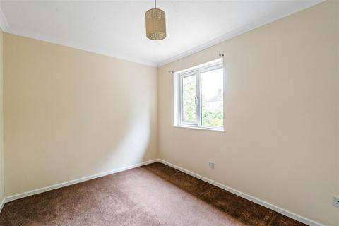 57 Barnfield Way, Oxted, RH8 9QG