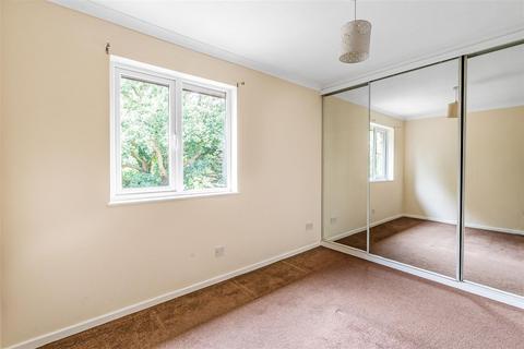 57 Barnfield Way, Oxted, RH8 9QG
