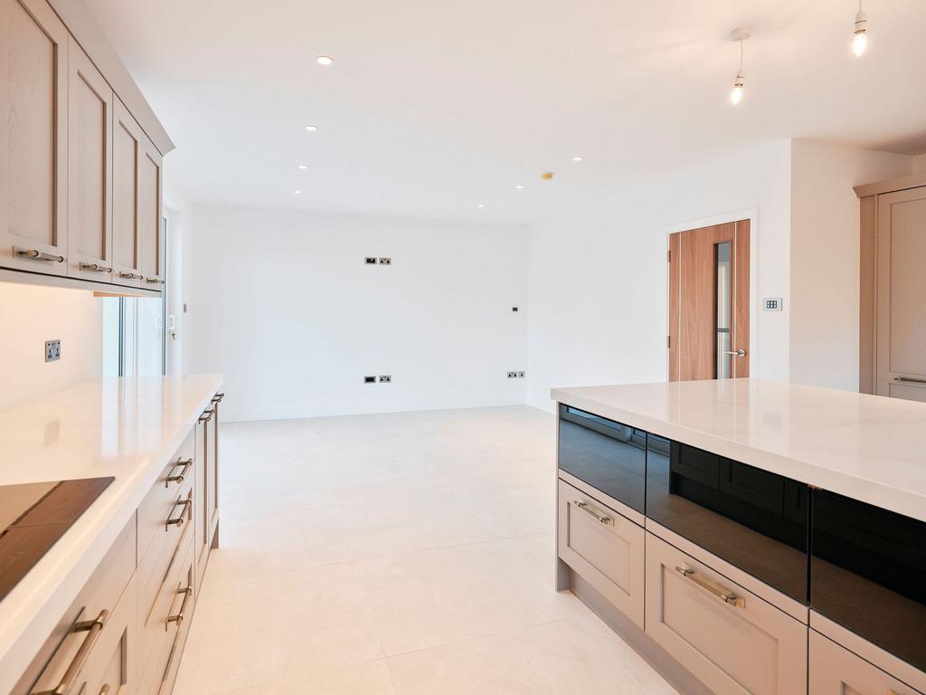 Eat-in kitchen