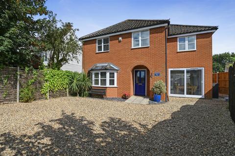 4 bedroom detached house for sale, Harwich Road, Beaumont