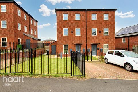 2 bedroom semi-detached house for sale, Cardwell Road, Leeds