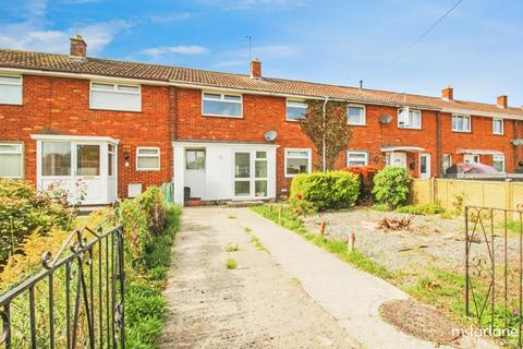 3 bedroom terraced house to rent, Pewsham Road, Swindon SN2