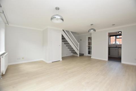 2 bedroom terraced house to rent, Elmhurst Court, Guildford GU1