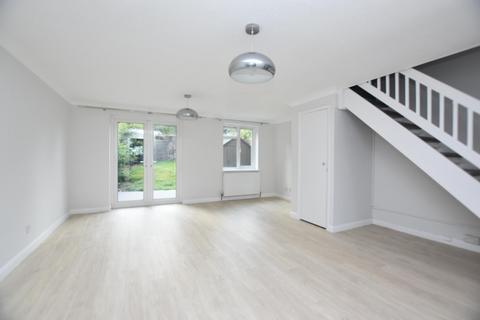 2 bedroom terraced house to rent, Elmhurst Court, Guildford GU1