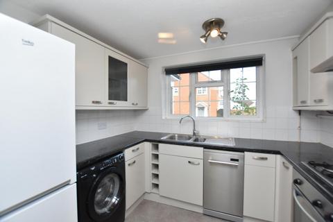 2 bedroom terraced house to rent, Elmhurst Court, Guildford GU1