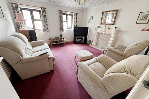 2 bedroom flat for sale, The Mews, Hope Street, Cleethorpes, N.E. Lincs, DN35 8RZ