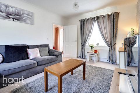 3 bedroom end of terrace house for sale, Colonel Grantham Avenue, Aylesbury