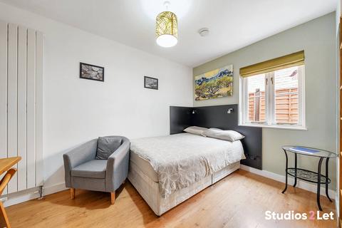 Studio to rent, Finchley Road, London NW3