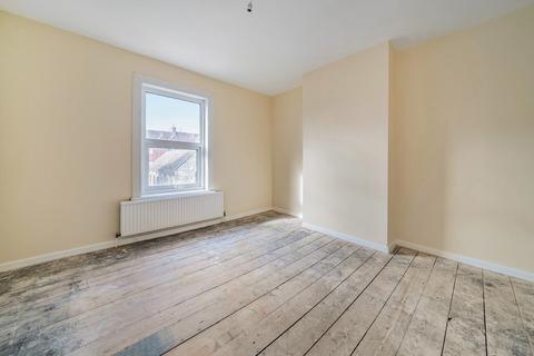 3 bedroom end of terrace house for sale, Burgess Road, Basingstoke, Hampshire