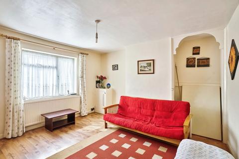 4 bedroom end of terrace house for sale, Chester Road, Slough SL1