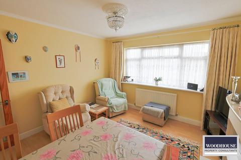 2 bedroom maisonette for sale, Woodcote Close, Cheshunt EN8