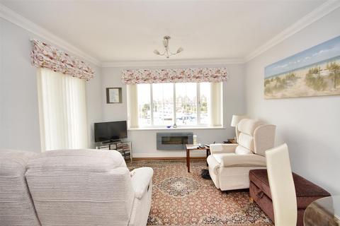 2 bedroom flat for sale, Golden Gate Way, Eastbourne