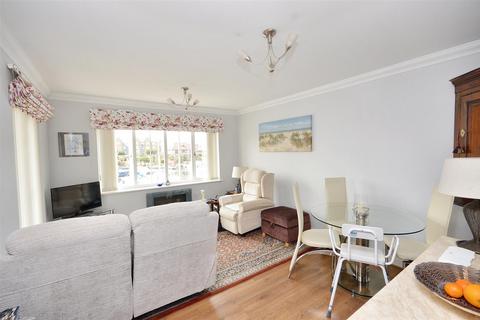 2 bedroom flat for sale, Golden Gate Way, Eastbourne