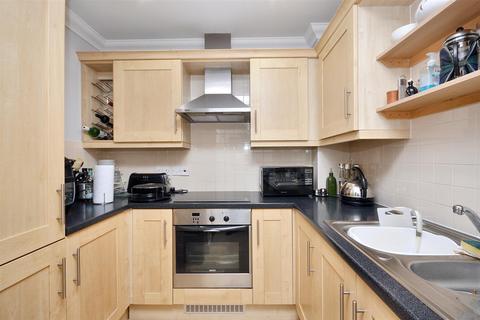 2 bedroom flat for sale, Golden Gate Way, Eastbourne