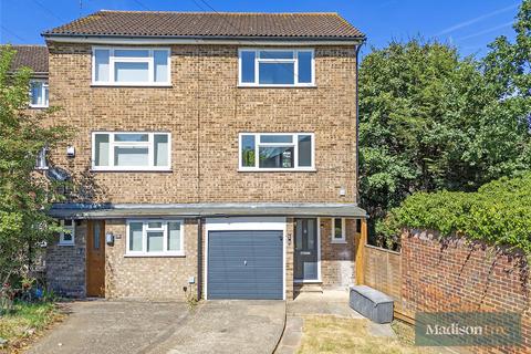 3 bedroom end of terrace house to rent, Witham Close, Essex IG10