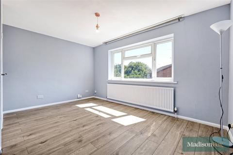 3 bedroom end of terrace house to rent, Witham Close, Essex IG10