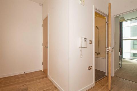 2 bedroom apartment to rent, Carnegie House, Milton Keynes MK9