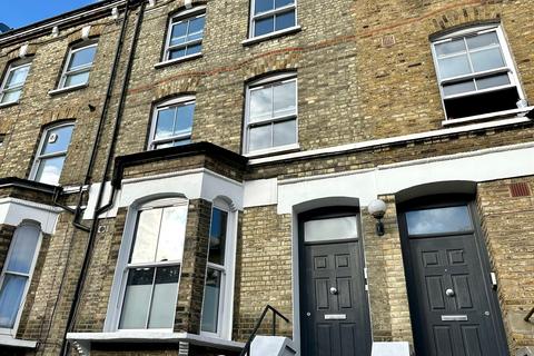 2 bedroom flat to rent, Fonthill Road N4 3HZ