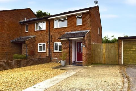 3 bedroom end of terrace house for sale, Winchfield Gardens, Tadley, RG26