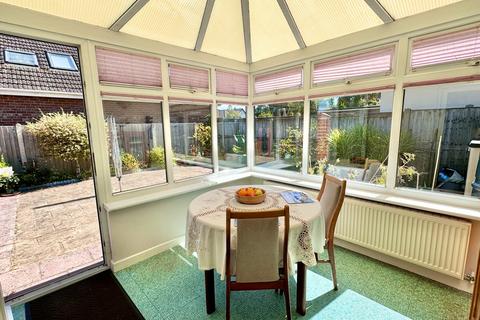 19 Elm Grove, Kirby Cross, Frinton-on-sea, CO13 0HH