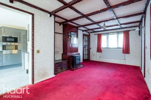 46 Langdown Close, Nottingham, NG6 8JE