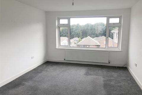 2 bedroom flat for sale, Chellow Gardens, Allerton, BRADFORD