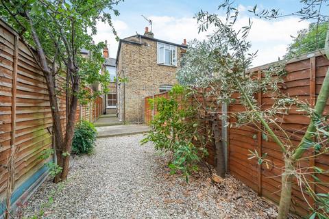 18 Dumbarton Road, London, SW2 5LU