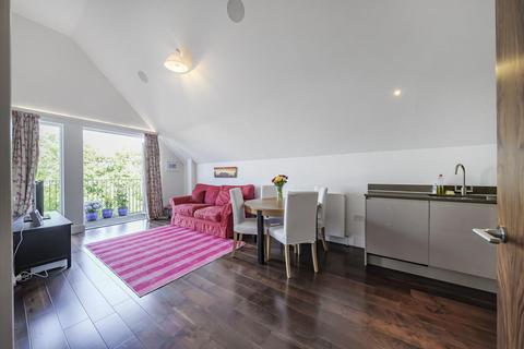 Flat 17, 1d Palace Road, London, SW2 3DY