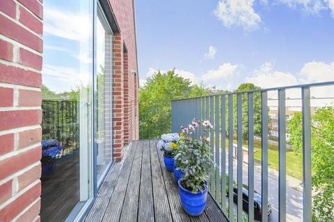 Flat 17, 1d Palace Road, London, SW2 3DY