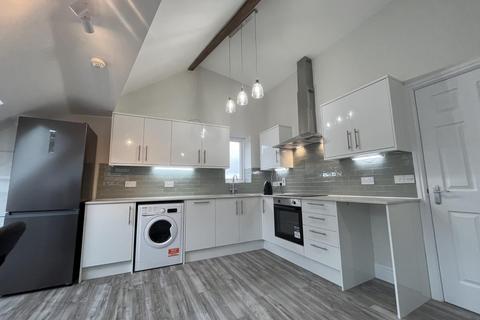 2 bedroom house to rent, Victoria Road, Leeds