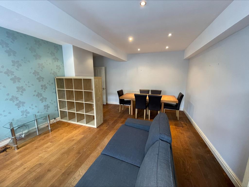 Living / Dining Area