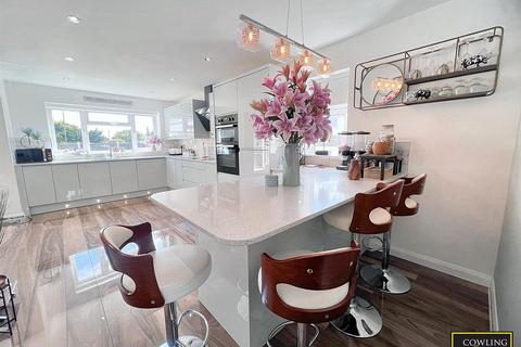 50 Bromfords Drive, Wickford, SS12 0PE