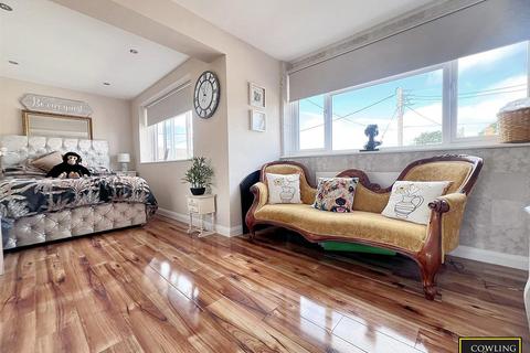 50 Bromfords Drive, Wickford, SS12 0PE