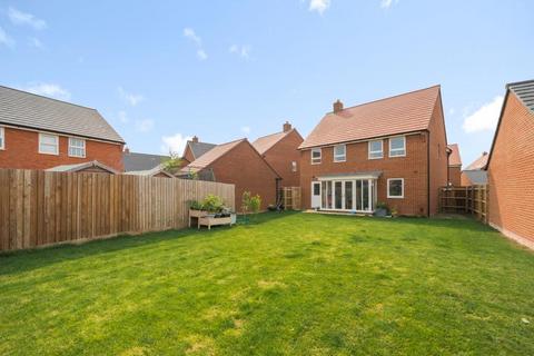 4 bedroom detached house for sale, Aylesbury,  Buckinghamshire,  HP22