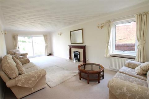 4 bedroom detached bungalow to rent, White House Close, HU10