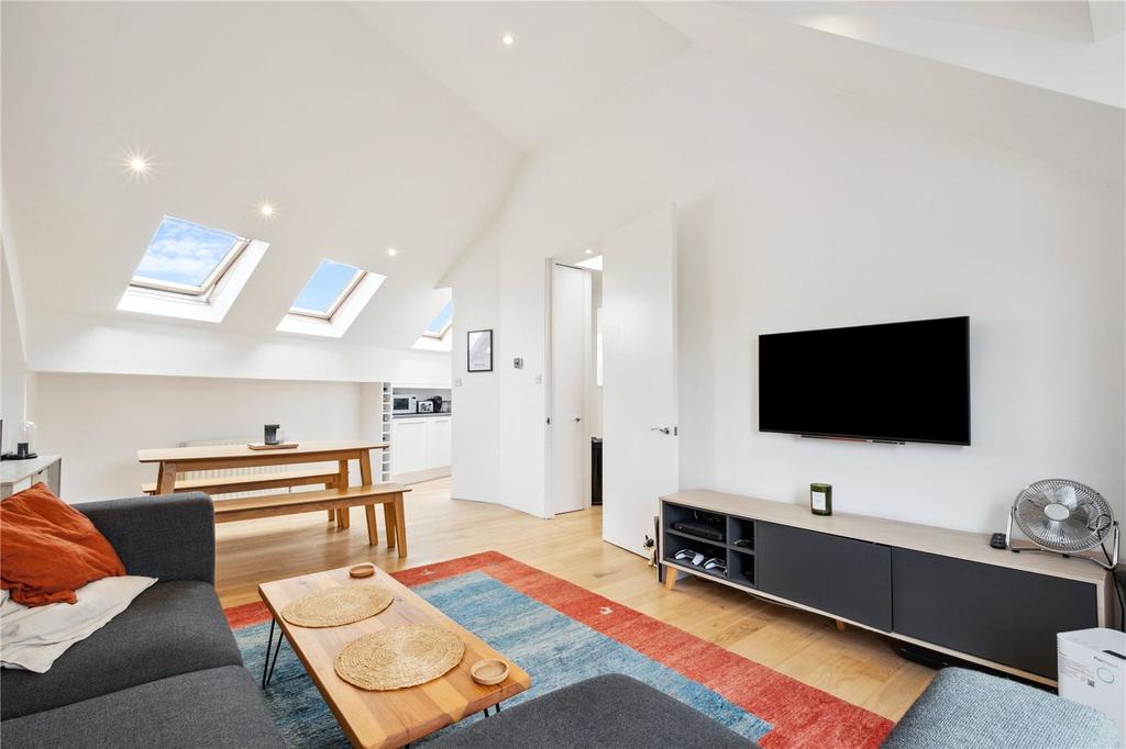 Earlsfield Road, London, SW18 2 bed apartment - £550,000