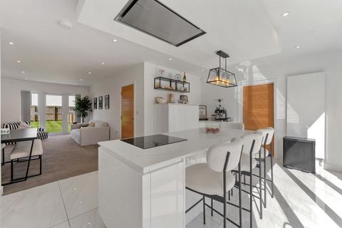 5 bedroom detached house to rent, Brookhouse Drive, Marklands, Lostock Hall, Preston, Lancashire, PR5
