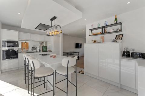 5 bedroom detached house to rent, Brookhouse Drive, Marklands, Lostock Hall, Preston, Lancashire, PR5