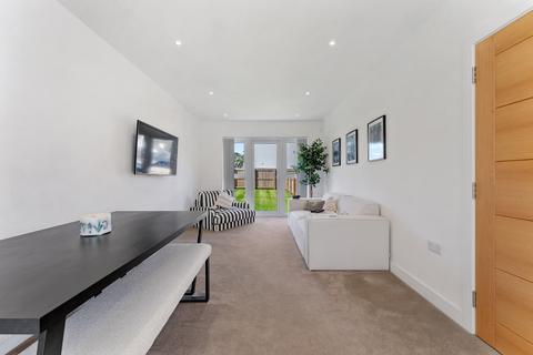 5 bedroom detached house to rent, Brookhouse Drive, Marklands, Lostock Hall, Preston, Lancashire, PR5