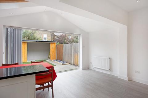 2 bedroom flat for sale, Clitherow Avenue, Hanwell, W7