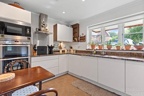 6 Cherry Way, Felbridge, East Grinstead, RH19 2GS