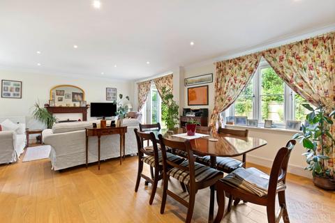 6 Cherry Way, Felbridge, East Grinstead, RH19 2GS