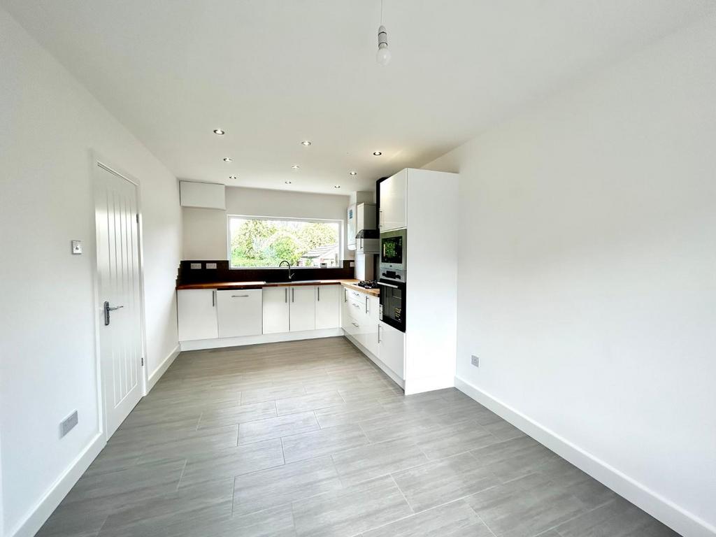 Kitchen 2.JPG