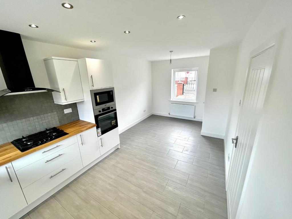 Kitchen 3.JPG