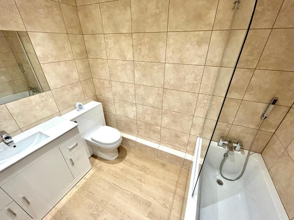 Ensuite.JPG