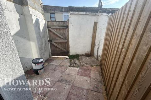 1 bedroom terraced house to rent, Victoria Road