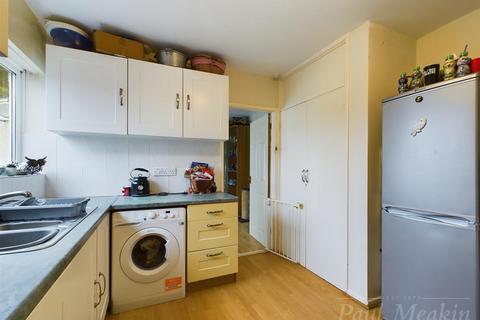 72 Elmside, New Addington, Croydon, CR0 9DU